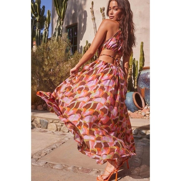 ASTR The Label Sivana Halter Neck Geo Print Maxi Dress - Picture 1 of 9